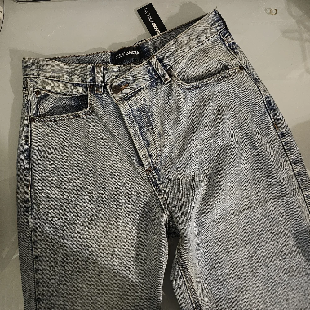 Fashion Nova Tall Crossover Straight Leg Jeans size 9 / 30x35 - Picture 6 of 16